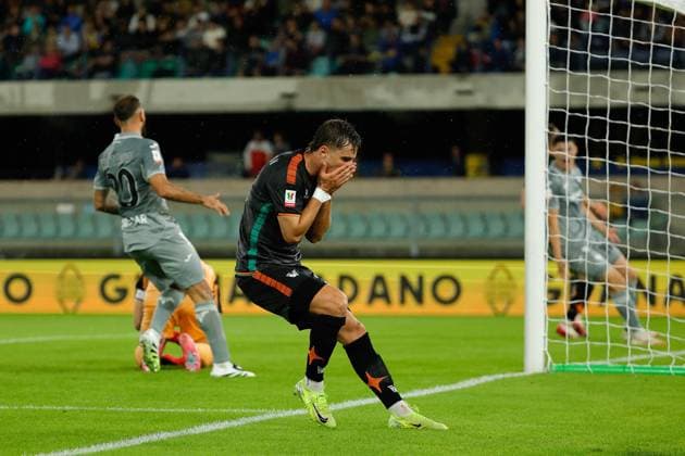 Mattia Compagnon of Venezia FC during the Italian Cup round of 16 match between Hellas Verona FC and Venezia FC at the Marcantonio Bentegodi Stadium on 24 September 2025 in Verona, Italy. during Hellas Verona FC vs Venezia FC, Italian football Coppa Italia match in Verona, Italy, September 24 2025  Copyright: xEmanuelexPennacchio IPAxSportx xipa-agency.netx xx IPA_65689336 IPA_Agency_IPA65689336