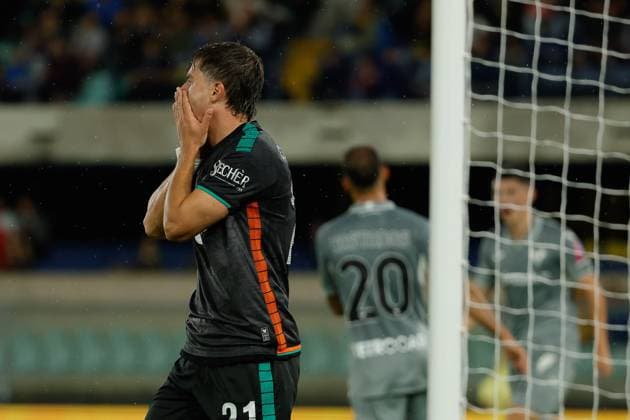 Mattia Compagnon of Venezia FC during the Italian Cup round of 16 match between Hellas Verona FC and Venezia FC at the Marcantonio Bentegodi Stadium on 24 September 2025 in Verona, Italy. during Hellas Verona FC vs Venezia FC, Italian football Coppa Italia match in Verona, Italy, September 24 2025  Copyright: xEmanuelexPennacchio IPAxSportx xipa-agency.netx xx IPA_65689339 IPA_Agency_IPA65689339