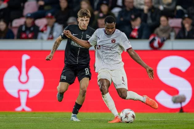SOCCER - UEFA EL, Midtjylland vs Sturm HERNING,DENMARK,24.SEP.25 - SOCCER - UEFA Europa League, FC Midtjylland vs SK Sturm Graz. Image shows Filip Rozga (Sturm) and Ousmane Diao (Midtjylland).  GEPAxpictures xMatthiasxTrinkl