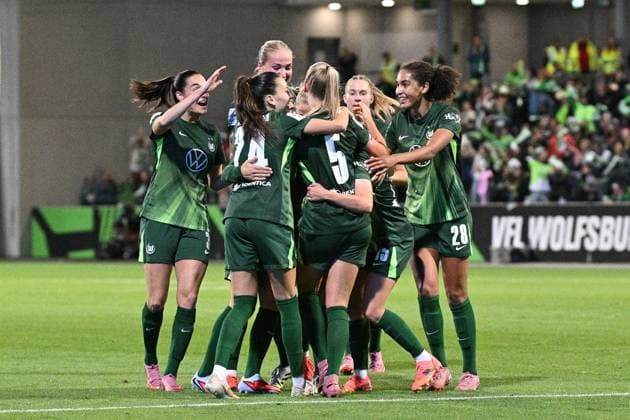 Soccer I Women I Season 2025 2026 I Bundesliga I Matchday 4 I VfL Wolfsburg SV Werder Bremen I 24 09 2025 VfL Wolfsburg goal celebration after the goal by Ella Peddemors 5, VfL Wolfsburg Wolfsburg AOK Stadion Niedersachsen Germany Copyright: xLobeca InesxHähnelx