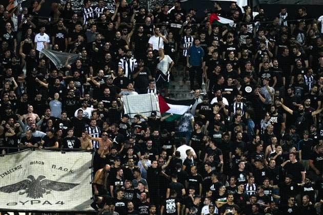 PAOK v Maccabi Tel Aviv - UEFA Europa League THESSALONIKI, GREECE - SEPTEMBER 24: PAOK fans, holding Palestinian flags and other flags specific to their team, show their supports during the UEFA Europa League first week football match between PAOK and Maccabi Tel Aviv at Toumba Stadium in Thessaloniki, Greece on September 24, 2025. Konstantinos Tsakalidis Anadolu Thessaloniki Greece. Editorial use only. Please get in touch for any other usage.  Copyright: x2025xAnadoluxKonstantinosxTsakalidisx