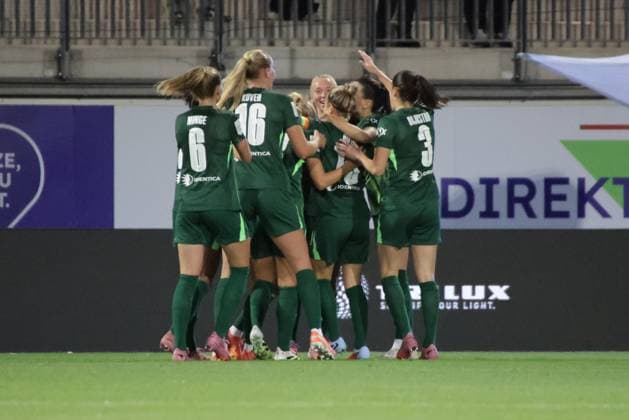 24 09 2025, xgrfx, Soccer Google Pixel Women Bundesliga, VfL Wolfsburg Werder Bremen v l Goal, Ella Peddemors VfL Wolfsburg DFL DFB REGULATIONS PROHIBIT ANY USE OF PHOTOGRAPHS as IMAGE SEQUENCES and or QUASI VIDEO Wolfsburg