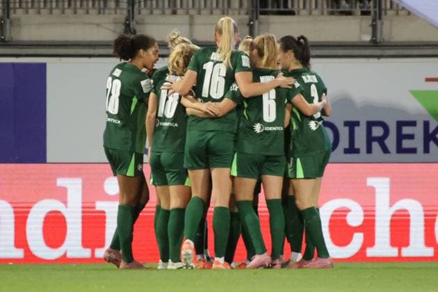 24 09 2025, xgrfx, Soccer Google Pixel Women Bundesliga, VfL Wolfsburg Werder Bremen v l Goal, Ella Peddemors VfL Wolfsburg DFL DFB REGULATIONS PROHIBIT ANY USE OF PHOTOGRAPHS as IMAGE SEQUENCES and or QUASI VIDEO Wolfsburg