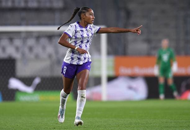 Soccer Google Pixel Womens Bundesliga Season 2025 2026 4 Matchday SGS Essen 1 FC Köln on 24 09 2025 at Stadion an der Hafenstraße in Essen Vanessa Fürst SGS Essen DFB regulations prohibit any use of photographs as image sequences and or quasi video Nordrhein Westfalen Germany