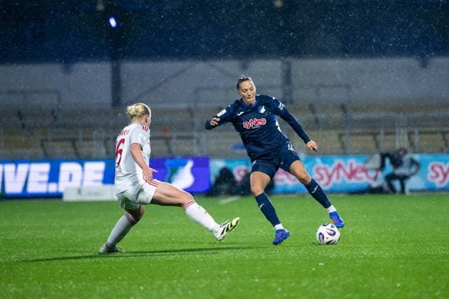 Lisann Kaut TSG Hoffenheim, 04 in duel with Aleigh Gambone FC Nuernberg, 16 , GER, TSG 1899 Hoffenheim vs 1 FC Nuernberg, Football Google Pixel Frauen Bundesliga, 4 Spieltag, Saison 2025 2026, 24 09 2025 DFB regulations prohibit any use of photographs as image sequences and or quasi video GER, TSG 1899 Hoffenheim vs 1 FC Nuernberg, Football Google Pixel Frauen Bundesliga, 4 Spieltag, Saison 2025 2026, 24 09 2025 Hoffenheim Copyright: xEibner-Pressefoto Memmlerx EP_MMR
