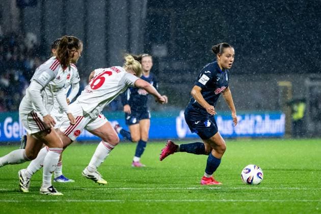 Linda Natter TSG Hoffenheim, 11 in duel with Aleigh Gambone FC Nuernberg, 16 , GER, TSG 1899 Hoffenheim vs 1 FC Nuernberg, Football Google Pixel Frauen Bundesliga, 4 Spieltag, Saison 2025 2026, 24 09 2025 DFB regulations prohibit any use of photographs as image sequences and or quasi video GER, TSG 1899 Hoffenheim vs 1 FC Nuernberg, Football Google Pixel Frauen Bundesliga, 4 Spieltag, Saison 2025 2026, 24 09 2025 Hoffenheim Copyright: xEibner-Pressefoto Memmlerx EP_MMR