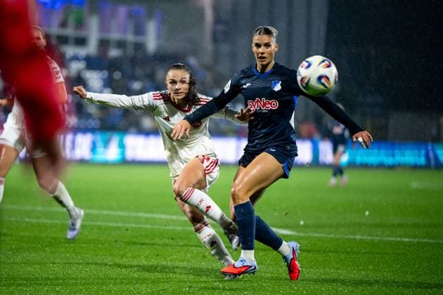 Selina Cerci TSG Hoffenheim, 29 in duel with Sanja Homann FC Nuernberg, 19 , GER, TSG 1899 Hoffenheim vs 1 FC Nuernberg, Football Google Pixel Frauen Bundesliga, 4 Spieltag, Saison 2025 2026, 24 09 2025 DFB regulations prohibit any use of photographs as image sequences and or quasi video GER, TSG 1899 Hoffenheim vs 1 FC Nuernberg, Football Google Pixel Frauen Bundesliga, 4 Spieltag, Saison 2025 2026, 24 09 2025 Hoffenheim Copyright: xEibner-Pressefoto Memmlerx EP_MMR