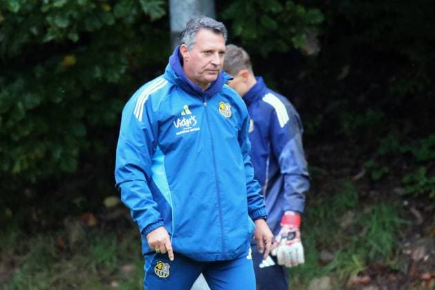 24 09 2025, xmohx, Fußball 3 Liga, 1 FC Saarbrücken Training v l Trainer Alois Schwartz 1 FC Saarbruecken DFL DFB REGULATIONS PROHIBIT ANY USE OF PHOTOGRAPHS as IMAGE SEQUENCES and or QUASI VIDEO Saarbrücken