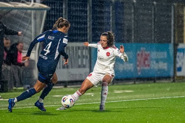GPFBL TSG Hoffenheim 1 FC Nürnberg 24 09 2025 Lisann Kaut 4 TSG in duel with Sanja Homann 19 FCN for the ball GPFBL TSG Hoffenheim vs 1 FC Nürnberg, on 24 09 2025 at Dietmar Hopp Stadion in Hoffenheim Copyright: xBEAUTIFULxSPORTS Gelhardtx