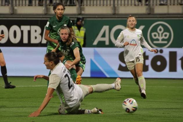 24 09 2025, xgrfx, Soccer Google Pixel Women Bundesliga, VfL Wolfsburg Werder Bremen v l Goal, Janou Levels VfL Wolfsburg DFL DFB REGULATIONS PROHIBIT ANY USE OF PHOTOGRAPHS as IMAGE SEQUENCES and or QUASI VIDEO Wolfsburg