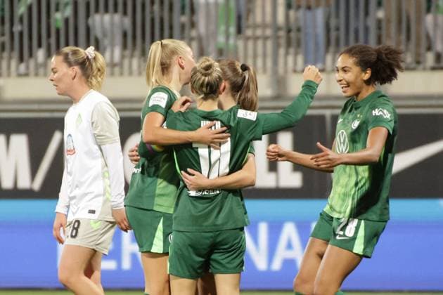 24 09 2025, xgrfx, Soccer Google Pixel Women Bundesliga, VfL Wolfsburg Werder Bremen v l Goal, Janou Levels VfL Wolfsburg DFL DFB REGULATIONS PROHIBIT ANY USE OF PHOTOGRAPHS as IMAGE SEQUENCES and or QUASI VIDEO Wolfsburg