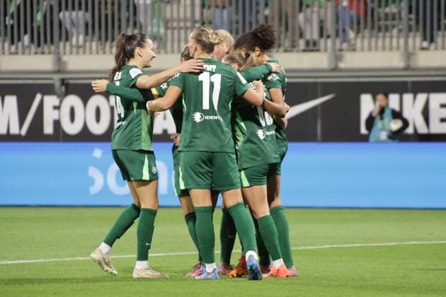 24 09 2025, xgrfx, Soccer Google Pixel Women Bundesliga, VfL Wolfsburg Werder Bremen v l Goal, Janou Levels VfL Wolfsburg DFL DFB REGULATIONS PROHIBIT ANY USE OF PHOTOGRAPHS as IMAGE SEQUENCES and or QUASI VIDEO Wolfsburg