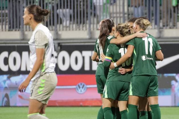 24 09 2025, xgrfx, Soccer Google Pixel Women Bundesliga, VfL Wolfsburg Werder Bremen v l Goal, Janou Levels VfL Wolfsburg DFL DFB REGULATIONS PROHIBIT ANY USE OF PHOTOGRAPHS as IMAGE SEQUENCES and or QUASI VIDEO Wolfsburg