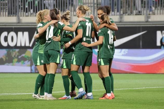 24 09 2025, xgrfx, Soccer Google Pixel Women Bundesliga, VfL Wolfsburg Werder Bremen v l Goal, Janou Levels VfL Wolfsburg DFL DFB REGULATIONS PROHIBIT ANY USE OF PHOTOGRAPHS as IMAGE SEQUENCES and or QUASI VIDEO Wolfsburg