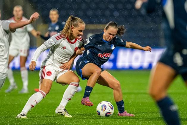GPFBL TSG Hoffenheim 1 FC Nürnberg 24 09 2025 Marie Steiner 19 TSG in duel with Luisa Guttenberger 4 FCN for the ball GPFBL TSG Hoffenheim vs 1 FC Nürnberg, on 24 09 2025 at Dietmar Hopp Stadion in Hoffenheim Copyright: xBEAUTIFULxSPORTS Gelhardtx