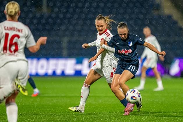 GPFBL TSG Hoffenheim 1 FC Nürnberg 24 09 2025 Marie Steiner 19 TSG in duel with Luisa Guttenberger 4 FCN for the ball GPFBL TSG Hoffenheim vs 1 FC Nürnberg, on 24 09 2025 at Dietmar Hopp Stadion in Hoffenheim Copyright: xBEAUTIFULxSPORTS Gelhardtx