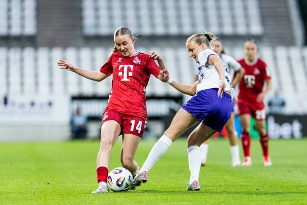GOOGLE PIXEL Frauen Bundesliga, SGS Essen 1 FC Köln 24 09 2025 Zweikampf Carlotta Imping 1 FC Köln, 14 , Paula Flach SGS Essen, 5 GOOGLE PIXEL Frauen Bundesliga, SGS Essen 1 FC Köln, Essen, Stadion an der Hafenstrasse am 24 09 2025 DFB REGULATIONS PROHIBIT ANY USE OF PHOTOGRAPHS AS IMAGE SEQUENCES AND OR QUASI VIDEO Copyright: xBEAUTIFULxSPORTS Wunderlx