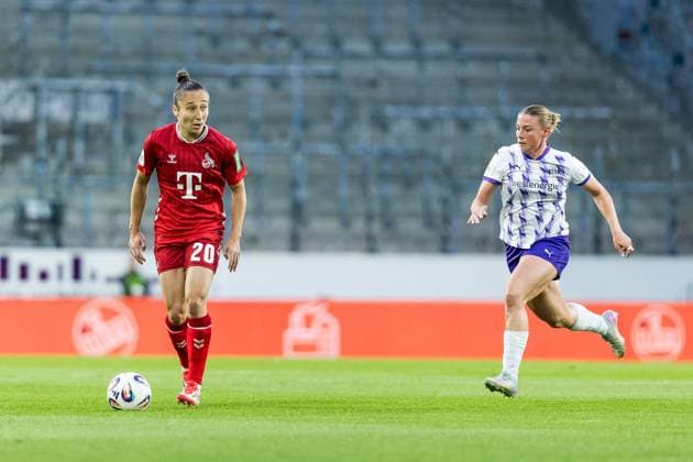 GOOGLE PIXEL Womens Bundesliga, SGS Essen 1 FC Köln 24 09 2025 Sylwia Matysik 1 FC Köln, 20 on the ball GOOGLE PIXEL Womens Bundesliga, SGS Essen 1 FC Köln, Essen, Stadion an der Hafenstrasse on 24 09 2025 DFB REGULATIONS PROHIBIT ANY USE OF PHOTOGRAPHS AS IMAGE SEQUENCES AND OR QUASI VIDEO Copyright: xBEAUTIFULxSPORTS Wunderlx