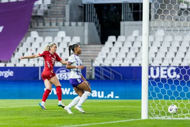 GOOGLE PIXEL Womens Bundesliga, SGS Essen 1 FC Köln 24 09 2025 Sandra Jessen 1 FC Köln, 6 shoots the 0 1, goal GOOGLE PIXEL Womens Bundesliga, SGS Essen 1 FC Köln, Essen, Stadion an der Hafenstrasse on 24 09 2025 DFB REGULATIONS PROHIBIT ANY USE OF PHOTOGRAPHS AS IMAGE SEQUENCES AND OR QUASI VIDEO Copyright: xBEAUTIFULxSPORTS Wunderlx