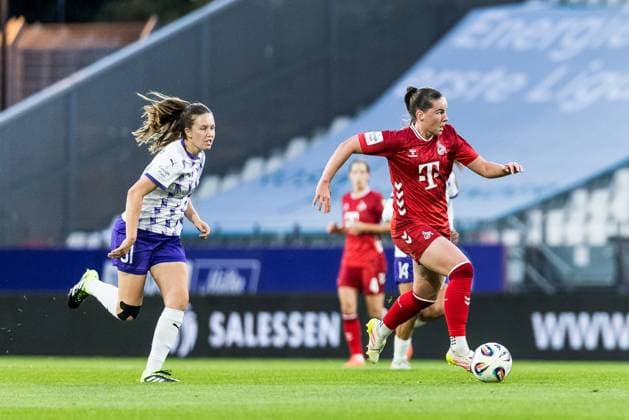 GOOGLE PIXEL Womens Bundesliga, SGS Essen 1 FC Köln 24 09 2025 Jana Feldkamp SGS Essen, 31 , Adriana Achcinska 1 FC Köln, 9 on the ball GOOGLE PIXEL Womens Bundesliga, SGS Essen 1 FC Köln, Essen, Stadion an der Hafenstrasse on 24 09 2025 DFB REGULATIONS PROHIBIT ANY USE OF PHOTOGRAPHS AS IMAGE SEQUENCES AND OR QUASI VIDEO Copyright: xBEAUTIFULxSPORTS Wunderlx