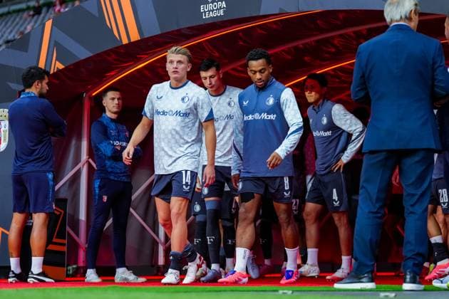 UEFA Europa League: S.C. Braga v Feyenoord Braga - Sem Steijn of Feyenoord, Anel AhmedHozic of Feyenoord, Quinten Timber of Feyenoord and Tsuyoshi Watanabe of Feyenoord during the first match of the UEFA Europa League 2025 2026. The match is set between S.C. Braga and Feyenoord at Estadio Municipal de Braga on 24 September 2025 in Braga, Portugal. Copyright: xYannickxVerhoevenx