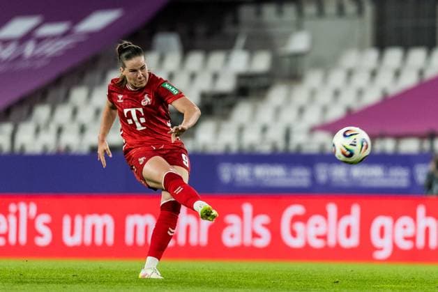 GOOGLE PIXEL Womens Bundesliga, SGS Essen 1 FC Köln 24 09 2025 Adriana Achcinska 1 FC Köln, 9 shoots GOOGLE PIXEL Womens Bundesliga, SGS Essen 1 FC Köln, Essen, Stadion an der Hafenstrasse on 24 09 2025 DFB REGULATIONS PROHIBIT ANY USE OF PHOTOGRAPHS AS IMAGE SEQUENCES AND OR QUASI VIDEO Copyright: xBEAUTIFULxSPORTS Wunderlx