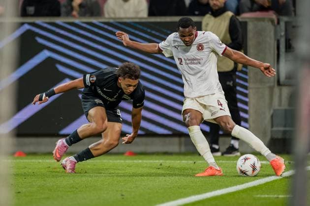 SOCCER - UEFA EL, Midtjylland vs Sturm HERNING,DENMARK,24.SEP.25 - SOCCER - UEFA Europa League, FC Midtjylland vs SK Sturm Graz. Image shows Jacob Hoedl (Sturm) and Ousmane Diao (Midtjylland).  GEPAxpictures xMatthiasxTrinkl