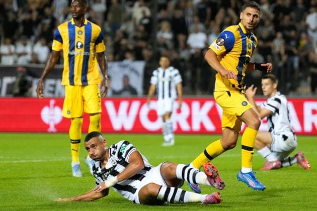 PAOK v Maccabi Tel Aviv - UEFA Europa League THESSALONIKI, GREECE - SEPTEMBER 24: PAOK’s Giorgos Giakoumakis fight for the ball with Maccabi’s Kristian Belic during the football match between PAOK and Maccabi Tel Aviv on the 1st day of the 1st round of the League Phase of the Europa League at Toumba Stadium in Thessaloniki, Greece on September 24, 2025. Konstantinos Tsakalidis Anadolu Thessaloniki Greece. Editorial use only. Please get in touch for any other usage.  Copyright: x2025xAnadoluxKonstantinosxTsakalidisx
