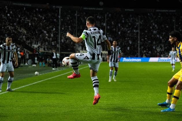 PAOK v Maccabi Tel Aviv - UEFA Europa League THESSALONIKI, GREECE - SEPTEMBER 24: Andrija Zivkovic controls the ball during the football match between PAOK and Maccabi Tel Aviv on the 1st day of the 1st round of the League Phase of the Europa League at Toumba Stadium in Thessaloniki, Greece on September 24, 2025. Konstantinos Tsakalidis Anadolu Thessaloniki Greece. Editorial use only. Please get in touch for any other usage.  Copyright: x2025xAnadoluxKonstantinosxTsakalidisx