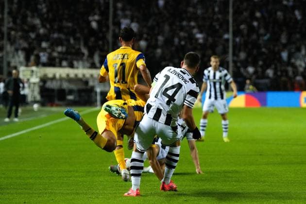 PAOK v Maccabi Tel Aviv - UEFA Europa League THESSALONIKI, GREECE - SEPTEMBER 24: PAOK’s Andrija Zivkovic fights for the ball during the football match between PAOK and Maccabi Tel Aviv on the 1st day of the 1st round of the League Phase of the Europa League at Toumba Stadium in Thessaloniki, Greece on September 24, 2025. Konstantinos Tsakalidis Anadolu Thessaloniki Greece. Editorial use only. Please get in touch for any other usage.  Copyright: x2025xAnadoluxKonstantinosxTsakalidisx
