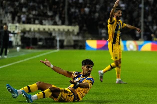 PAOK v Maccabi Tel Aviv - UEFA Europa League THESSALONIKI, GREECE - SEPTEMBER 24: Maccabi’s defender Roy Revivo reacts during the football match between PAOK and Maccabi Tel Aviv on the 1st day of the 1st round of the League Phase of the Europa League at Toumba Stadium in Thessaloniki, Greece on September 24, 2025. Konstantinos Tsakalidis Anadolu Thessaloniki Greece. Editorial use only. Please get in touch for any other usage.  Copyright: x2025xAnadoluxKonstantinosxTsakalidisx