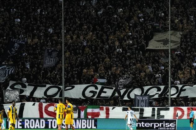 PAOK v Maccabi Tel Aviv - UEFA Europa League THESSALONIKI, GREECE - SEPTEMBER 24: PAOK fans rise a banner that reads STOP GENOCIDE - SHOW ISRAEL THE RED CARD during the football match between PAOK and Maccabi Tel Aviv on the 1st day of the 1st round of the League Phase of the Europa League at Toumba Stadium in Thessaloniki, Greece on September 24, 2025. Konstantinos Tsakalidis Anadolu Thessaloniki Greece. Editorial use only. Please get in touch for any other usage.  Copyright: x2025xAnadoluxKonstantinosxTsakalidisx