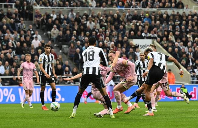 Joelinton of Newcastle United scores their first goal Newcastle United v Bradford City, EFL Carabao Cup, Third Round, Football, St James Park, Newcastle, UK - 24 Sep 2025Newcastle St James Park United Kingdom EDITORIAL USE ONLY No use with unauthorised audio, video, data, fixture lists, club league logos or live services. Online in-match use limited to 120 images, no video emulation. No use in betting, games or single club league player publications. Copyright: xRichardxLee Shutterstockx 15498597ae