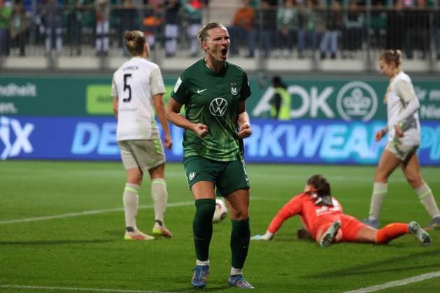VfL Bremen, BL Frauen Wolfsburg, 24 09 2025, FUßBALL VfL Wolfsburg vs SV Werder Bremen, Google Pixel Frauen Bundesliga, Saison 2025 26 Alexandra Popp VfL Wolfsburg cheers after her goal to make it 4 1 Wolfsburg