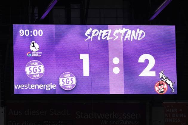 Soccer Google Pixel Womens Bundesliga Season 2025 2026 4 Matchday SGS Essen 1 FC Köln on 24 09 2025 at the stadium on Hafenstraße in Essen The scoreboard shows the final score DFB regulations prohibit any use of photographs as image sequences and or quasi video North Rhine-Westphalia Germany