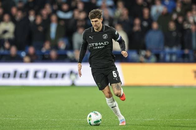 Carabao Cup Round 3 Huddersfield Town v Manchester City John Stones of Manchester City breaks with the ball during the Carabao Cup Round 3 match Huddersfield Town vs Manchester City at Accu Stadium, Huddersfield, United Kingdom, 24th September 2025 (Photo by Mark Cosgrove News Images) Huddersfield Accu Stadium West Yorkshire United Kingdom Copyright: xMarkxCosgrove NewsxImagesx