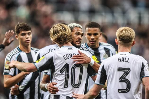 Carabao Cup Round 3 Newcastle United v Bradford City Joelinton of Newcastle Untied celebrates his goal to make it 1-0 during the Carabao Cup Round 3 match Newcastle United vs Bradford City at St. James s Park, Newcastle, United Kingdom, 24th September 2025 (Photo by Alfie Cosgrove News Images) Newcastle St. James s Park Tyne and Wear United Kingdom Copyright: xAlfiexCosgrove NewsxImagesx
