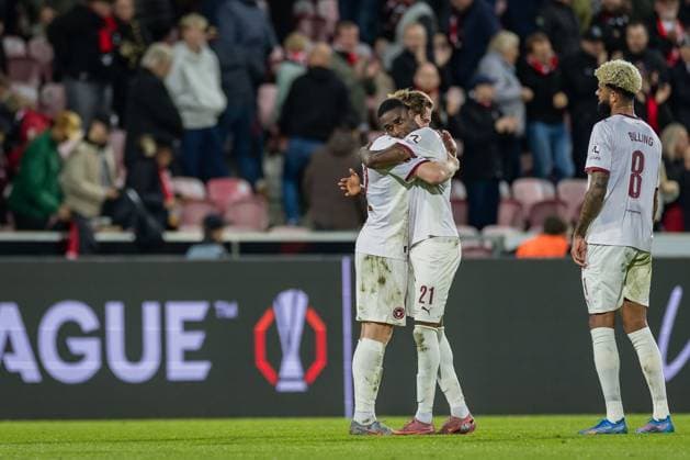SOCCER - UEFA EL, Midtjylland vs Sturm HERNING,DENMARK,24.SEP.25 - SOCCER - UEFA Europa League, FC Midtjylland vs SK Sturm Graz. Image shows the rejoicing of Mads Bech Sorensen and Denil Castillo (Midtjylland).  GEPAxpictures xMatthiasxTrinkl
