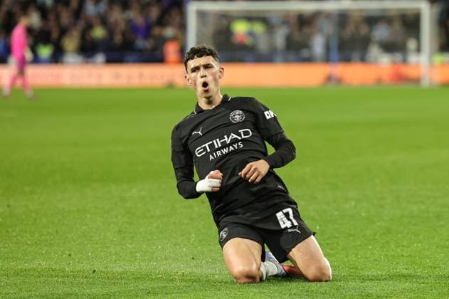 Carabao Cup Round 3 Huddersfield Town v Manchester City Phil Foden of Manchester City celebrates his goal to make it 0-1 during the Carabao Cup Round 3 match Huddersfield Town vs Manchester City at Accu Stadium, Huddersfield, United Kingdom, 24th September 2025 (Photo by Mark Cosgrove News Images) Huddersfield Accu Stadium West Yorkshire United Kingdom Copyright: xMarkxCosgrove NewsxImagesx