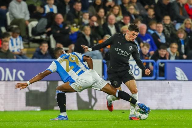 Huddersfield Town AFC v Manchester City FC, Carabao Cup Round 3 Phil Foden Of Manchester City.battles with ZÃ piqueno Redmond Of Huddersfield Town during the Huddersfield Town AFC v Manchester City FC Carabao Cup Round 3 match at the Accu Stadium, Huddersfield, England, United Kingdom on 24 September 2025 Credit: Lee Keuneke Every Second Media Editorial use only. All images are copyright Every Second Media Limited. No images may be reproduced without prior permission. All rights reserved. Premier League and Football League images are subject to licensing agreements with Football DataCo Limited. see https: www.football-dataco.com Copyright: xIMAGO EveryxSecondxMediax ESM-1596-0026 LeexKeunekex xEveryxSecondxMediax