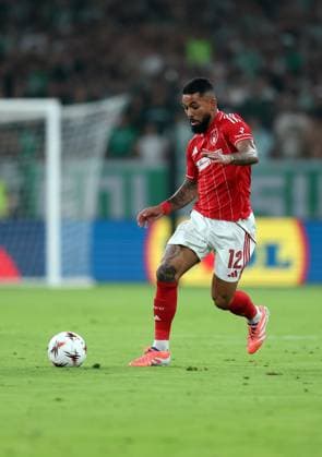 Douglas Luiz of Nottingham Forest on the ball Real Betis v Nottingham Forest, UEFA Europa League, Football, Villamarin Stadium, Seville, Spain - 24 Sep 2025Seville Villamarin Stadium Spain EDITORIAL USE ONLY No use with unauthorised audio, video, data, fixture lists, club league logos or live services. Online in-match use limited to 120 images, no video emulation. No use in betting, games or single club league player publications.  Copyright: xAntonioxPozo Shutterstockx 15498594i