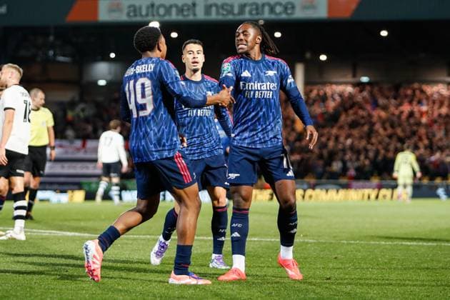 Port Vale v Arsenal Carabao Cup Eberechi Eze of Arsenal scores his teams first goal during the Carabao Cup Third Round match at Vale Park, Burslem UK Newspapers OUT Copyright: xMaxxTomlinsonx FIL-22273-0029