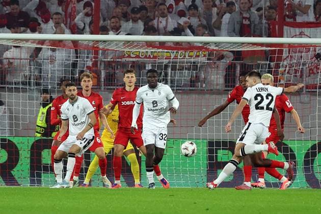 24 09 2025, xrekx, Football UEFA Europa League, SC Freiburg FC Basel v l Noah Atubolu SC Freiburg LÃ o Leroy FC Basel 1893 DFL DFB REGULATIONS PROHIBIT ANY USE OF PHOTOGRAPHS as IMAGE SEQUENCES and or QUASI VIDEO Freiburg