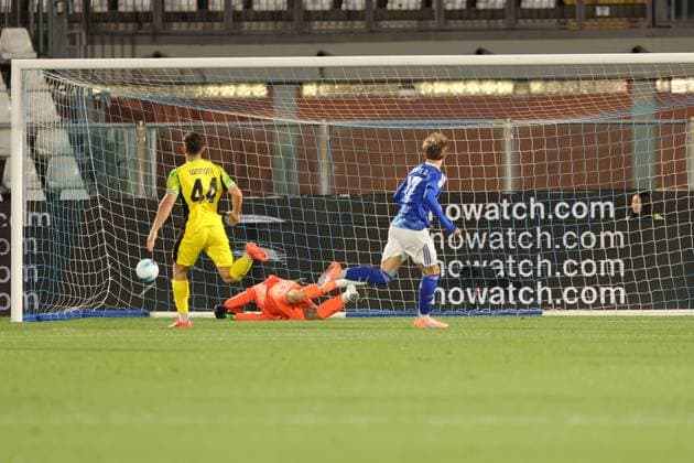 Como™s Como 1907 s jesus Rodriguez goal during the Frecciarossa Italian Cup 2025 2026 soccer match between Como and Sassuolo at Stadio Giuseppe Sinigaglia in Como , North Italy , Wednesday , September 24 2025. - Soccer  Copyright: xAntonioxSaia LaPressex