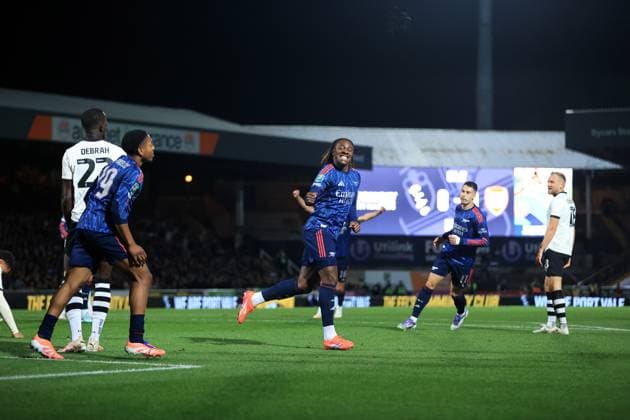 Fußball Carabao Cup 3. Runde Port Vale gegen Arsenal 24. September 2025 Carabao Cup 3. Runde Port Vale gegen Arsenal Eberechi Eze von Arsenal jubelt nach seinem 1. Tor Foto Simon Stacpoole Abseits Burslem UK  Copyright: xSimonxStacpoolexOffside