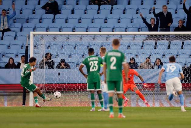 MALMÖ, SWEDEN 20250924 LudogoretÂs Petar StaniÄ‡ scores 0-1 on penalty shot during the Europa League football match between Malmö FF and PFK Ludogorets Razgrad at New Malmö Stadium Eleda Stadion in Malmö, Sweden September 25, 2025 MALMÖ SWEDEN x10600x  Copyright: xAndreasxHillergren TTx EUROPE LEAGUE MALMÖ-LUDOGORETS