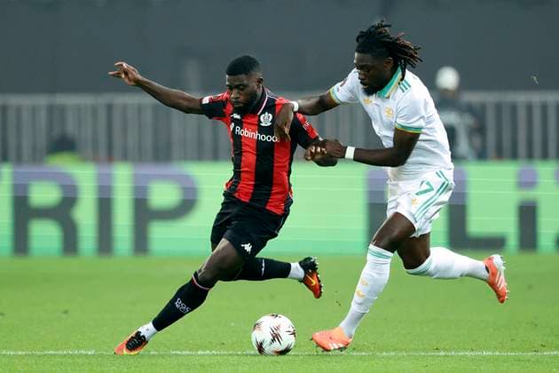 OGC Nice v AS Roma - UEFA Europa League 2025 26 League Phase MD1 Jeremie Boga of OGC Nice abd Manu Kone of AS Roma challenge during the UEFA Europa League 2025 26 League Phase MD1 match between OGC Nice and AS Roma at Grand Stade de Nice on September 24, 2025 in Nice, France. Nice Grand Stade de Nice South-Eastern France France Copyright: xNealxSimpson Sportsphoto APLx 14136098