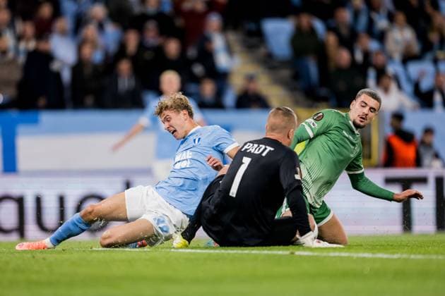 250924 Hugo Bolin of Malmö FF against goalkeeper Sergio Padt and Edvin Kurtulus of Ludogorets during the UEFA Europa League football match between Malmö FF and Ludogorets on September 24, 2025 in Malmö Photo Petter Arvidson BILDBYRAN kod PA PA1085 fotboll football soccer fotball uefa europa league europa league malmö ff ludogorets bbeng bbauto  Copyright: PETTERxARVIDSON BB250924PA131