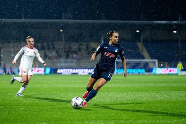 Linda Natter TSG Hoffenheim, 11 on the ball, GER, TSG 1899 Hoffenheim vs 1 FC Nuernberg, Football Google Pixel Frauen Bundesliga, 4 Spieltag, Saison 2025 2026, 24 09 2025 DFB regulations prohibit any use of photographs as image sequences and or quasi video GER, TSG 1899 Hoffenheim vs 1 FC Nuernberg, Football Google Pixel Frauen Bundesliga, 4 Spieltag, Saison 2025 2026, 24 09 2025 Hoffenheim Copyright: xEibner-Pressefoto Memmlerx EP_MMR