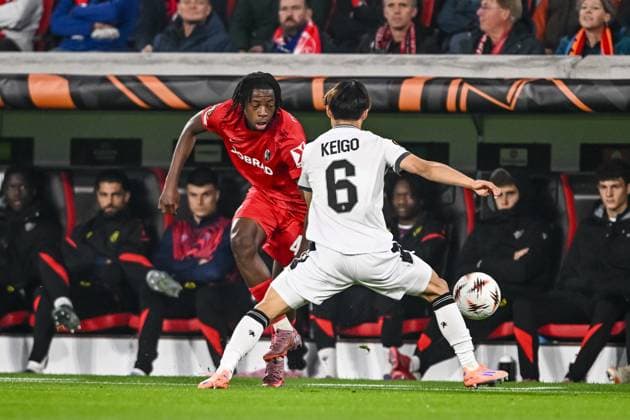 Johan Manzambi (SC Freiburg) und Keigo Tsunemoto (FC Basel) battle for the ball during the UEFA Europa League 2025 26 League Phase MD1 match between SC Freiburg and FC Basel 1893 at Stadion am Wolfswinkel on September 24, 2025 in Freiburg, Germany. (Photo by Harry Langer DeFodi Images) Johan Manzambi SC Freiburg and Keigo Tsunemoto FC Basel battle for the ball during the UEFA Europa League 2025 26 League Phase MD1 match between SC Freiburg and FC Basel 1893 at Stadion am Wolfswinkel on September 24, 2025 in Freiburg, Germany Photo by Harry Langer DeFodi Images